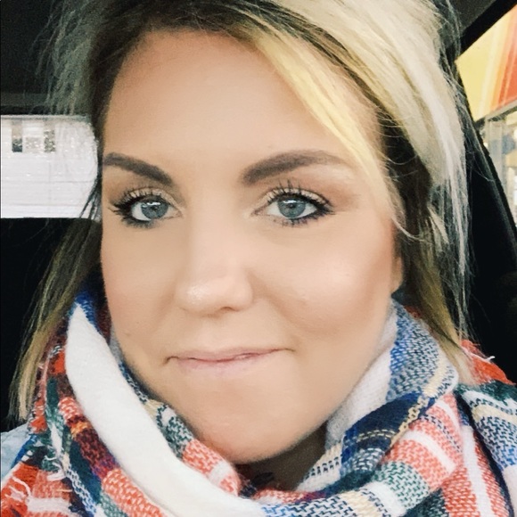 Meet your Posher, Ella - Picture 1 of 2